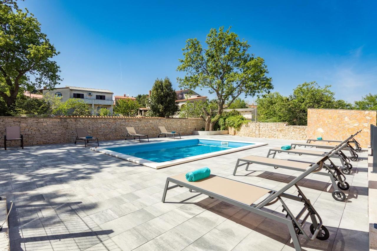 Apartments Cesare With Shared Pool Ližnjan المظهر الخارجي الصورة