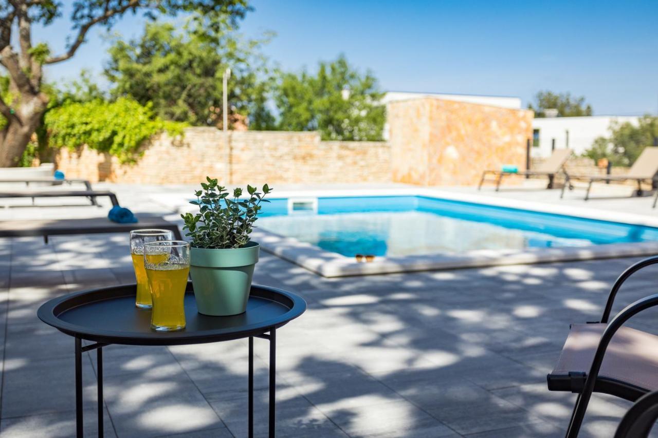 Apartments Cesare With Shared Pool Ližnjan المظهر الخارجي الصورة