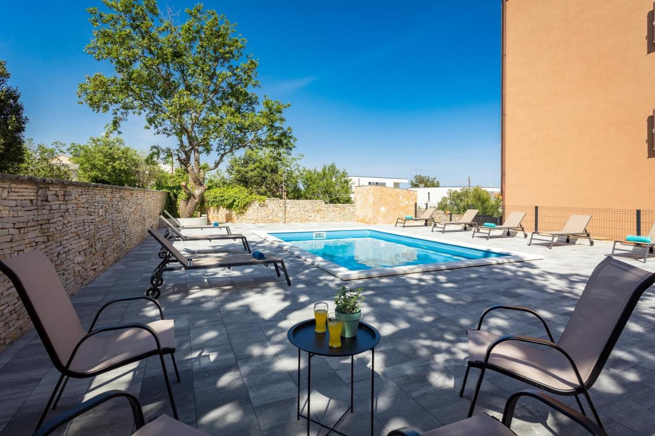 Apartments Cesare With Shared Pool Ližnjan المظهر الخارجي الصورة