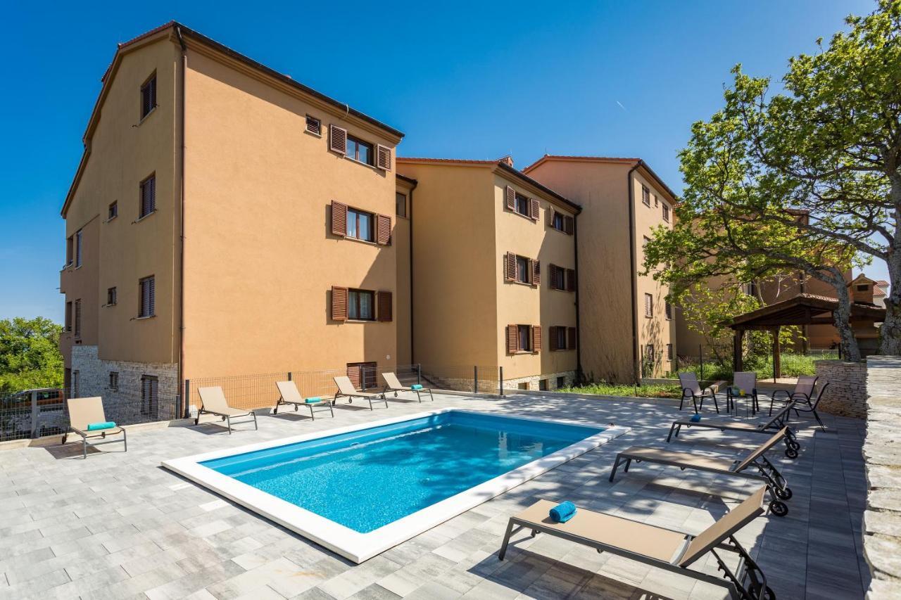 Apartments Cesare With Shared Pool Ližnjan المظهر الخارجي الصورة