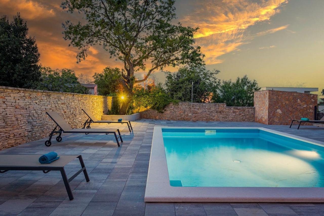 Apartments Cesare With Shared Pool Ližnjan المظهر الخارجي الصورة