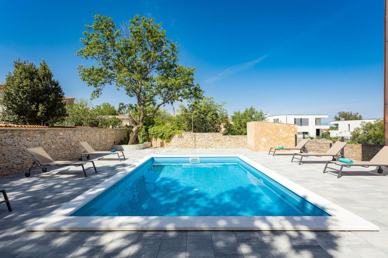 Apartments Cesare With Shared Pool Ližnjan المظهر الخارجي الصورة