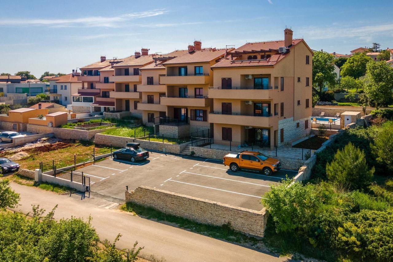 Apartments Cesare With Shared Pool Ližnjan المظهر الخارجي الصورة