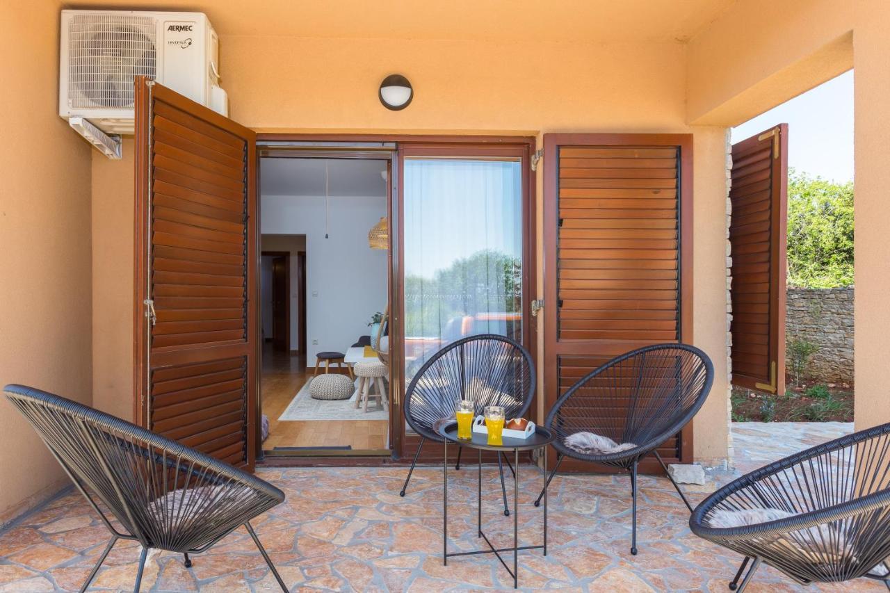 Apartments Cesare With Shared Pool Ližnjan المظهر الخارجي الصورة