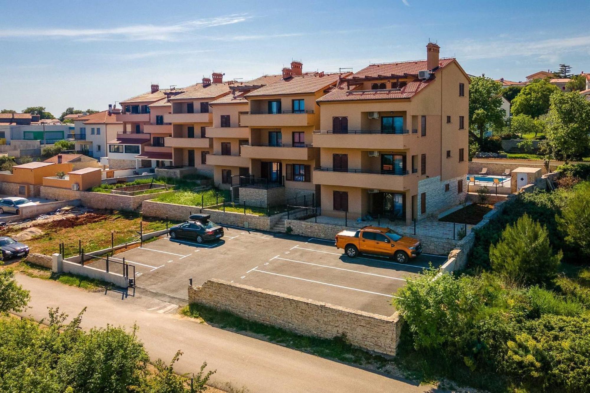 Apartments Cesare With Shared Pool Ližnjan المظهر الخارجي الصورة