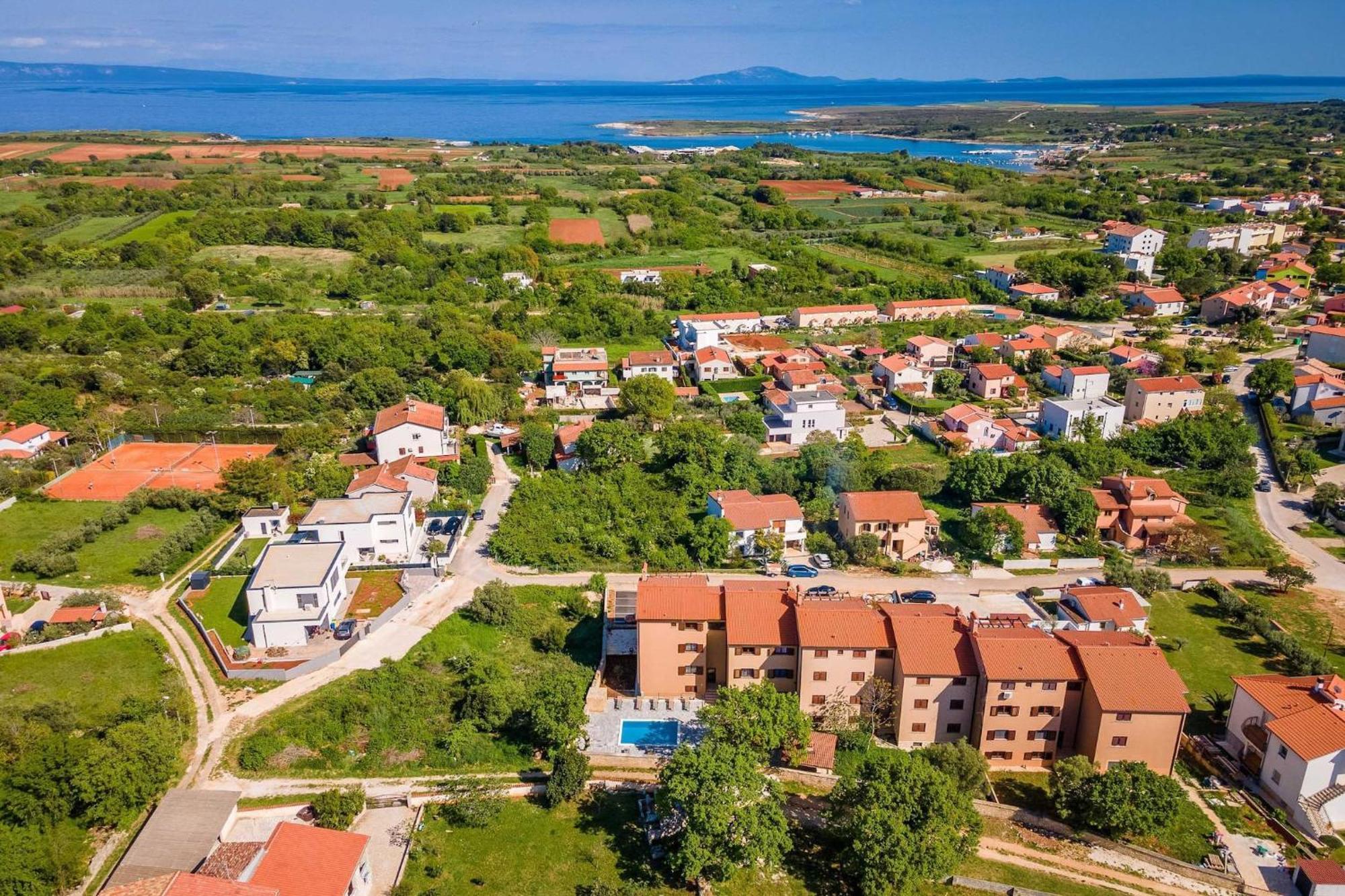 Apartments Cesare With Shared Pool Ližnjan المظهر الخارجي الصورة